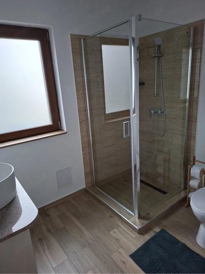 Casă cu 3 camere cu Teren 6000 Mp în Central