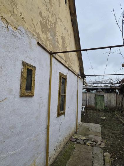 Casă cu 2 camere cu Teren 830 Mp în Central