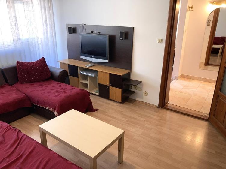 Apartament cu 3 camere semidecomandat în Mihai Bravu
