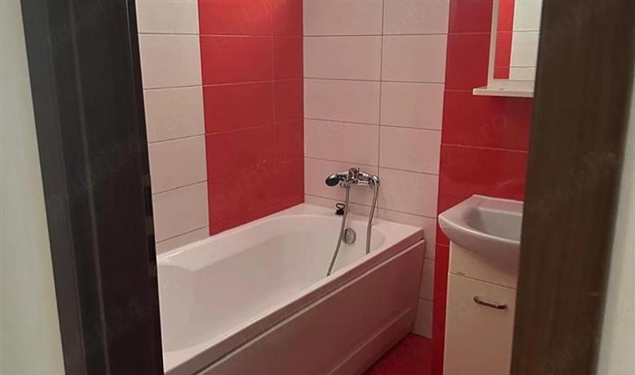 Apartament cu 3 camere semidecomandat în 1 Decembrie 1918