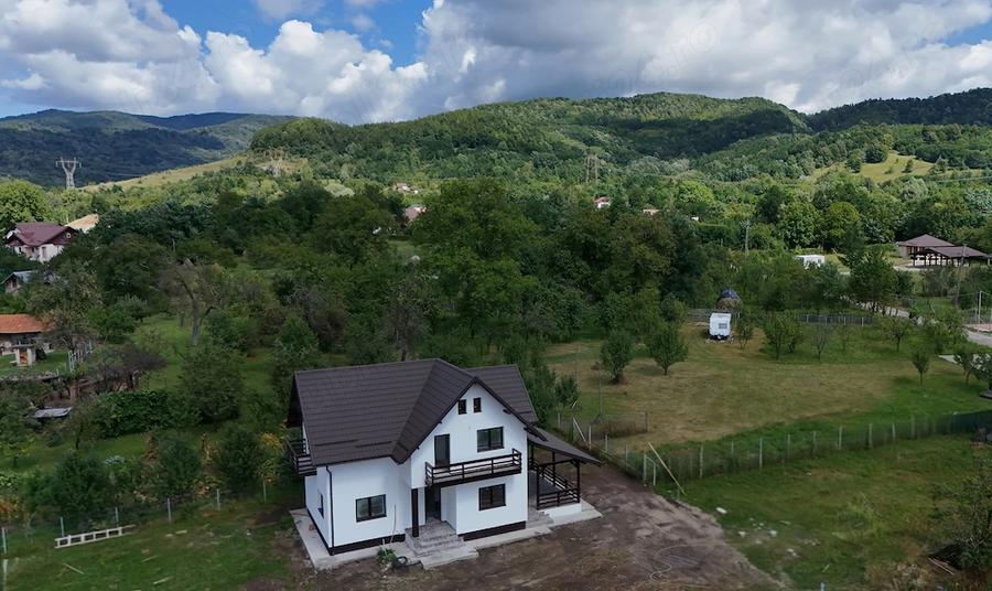 Casă cu Teren 575 Mp în Brebu