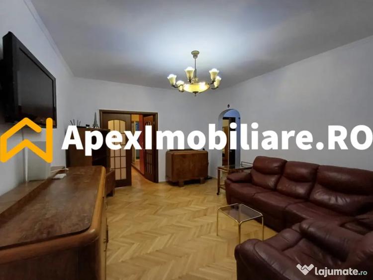Apartament cu 3 camere semidecomandat în Moșilor