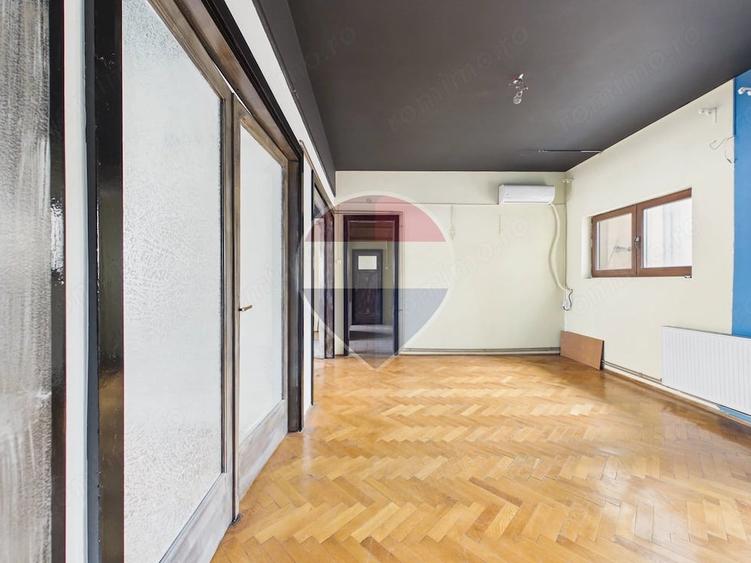 Apartament cu 3 camere decomandat în Romană