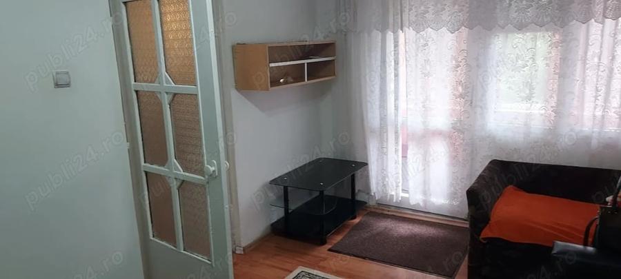 Garsonieră decomandată în Petros
