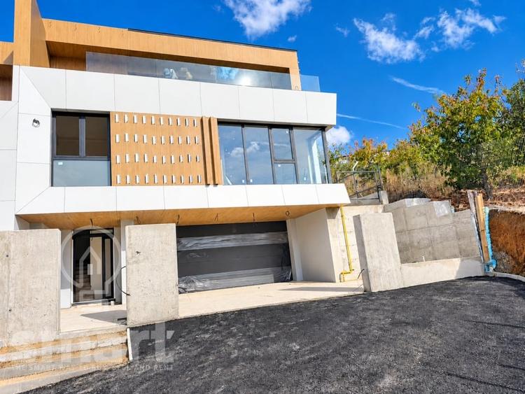 Duplex cu 5 camere cu Canalizare în Europa