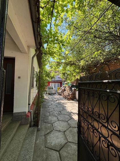 Casă cu 4 camere în Central