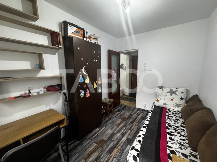 Apartament cu 3 camere semidecomandat, mobilat în Mihai Viteazul