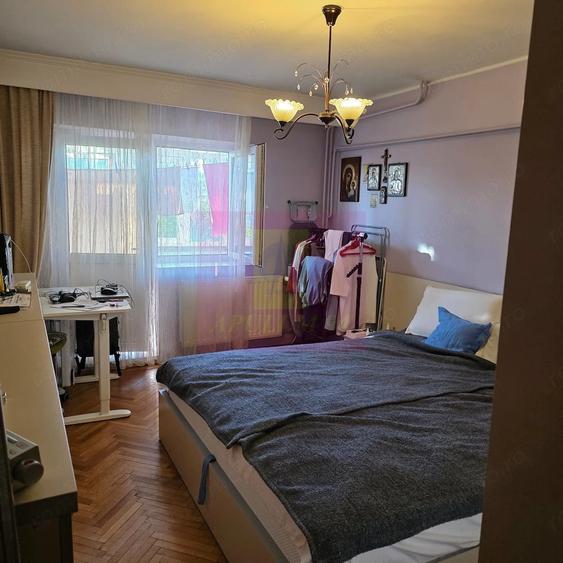 Apartament cu 3 camere decomandat în Unirii