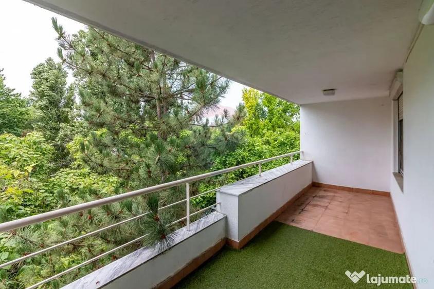 Apartament cu 4 camere decomandat în Nordului