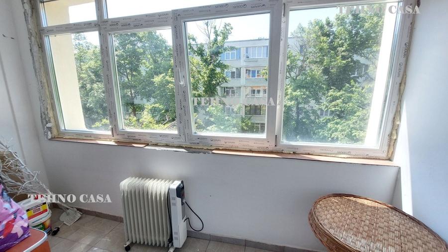 Apartament cu 4 camere decomandat în Titan