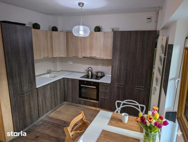 Apartament cu 3 camere, mobilat în Tei