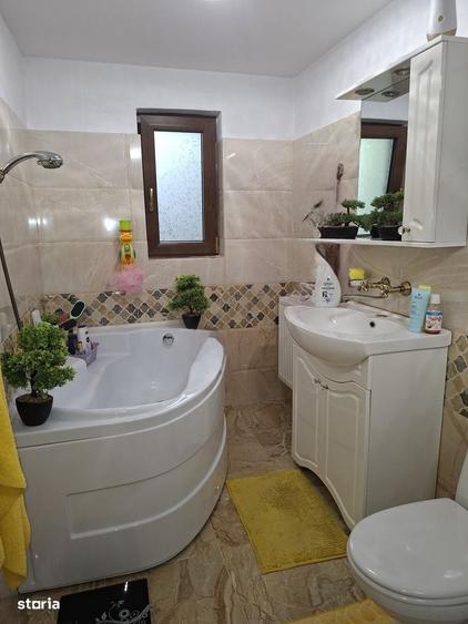 Casă cu 4 camere în Central