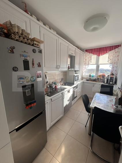 Apartament cu 3 camere decomandat, mobilat în Aradului