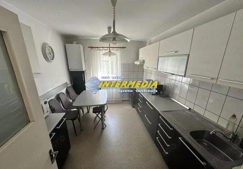 Apartament cu 4 camere decomandat în Cetate