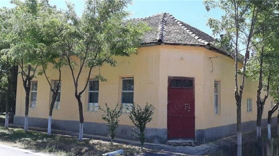 Casă cu 6 camere cu Teren 1400 Mp în Checea
