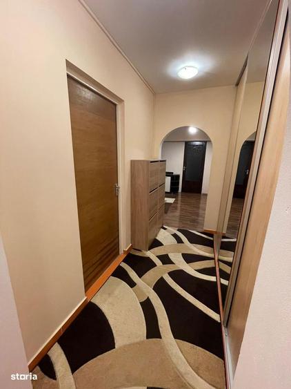 Apartament cu 3 camere semidecomandat în Titan