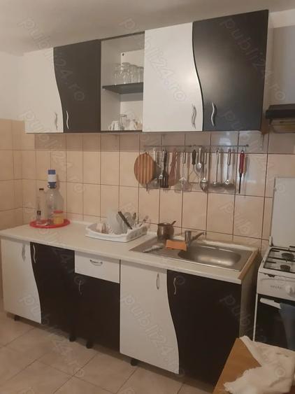 Casă cu 5 camere în Roșu