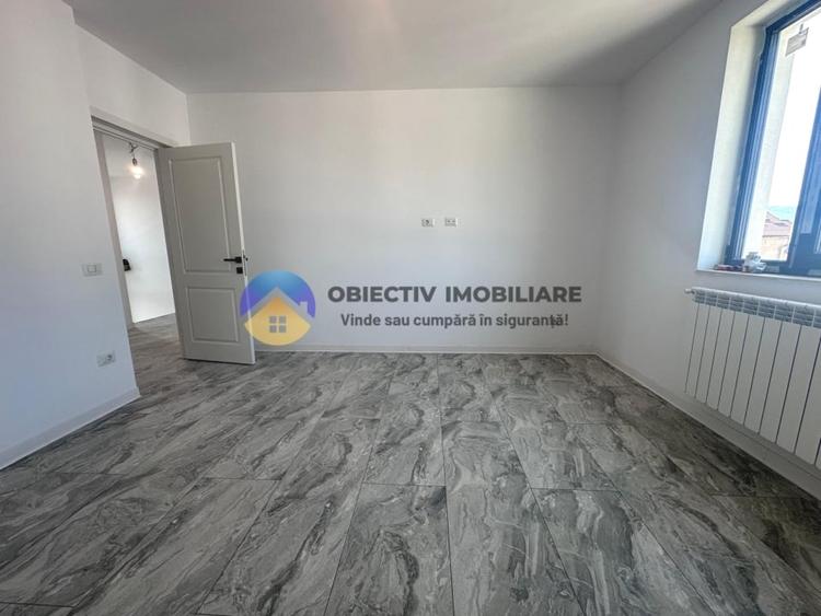 Casă cu 3 camere cu Canalizare în Est