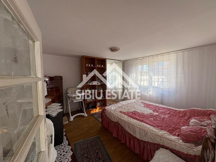 Casă individuală cu 3 camere cu Canalizare în Central