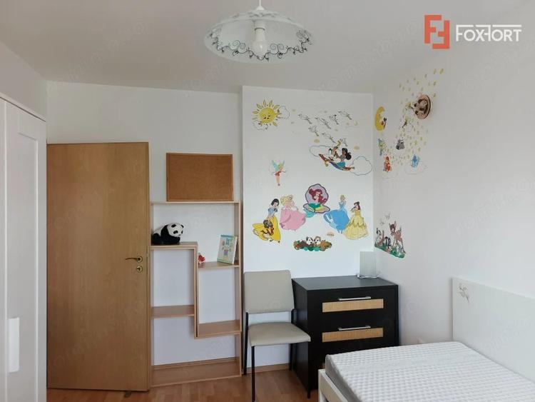 Apartament cu 3 camere semidecomandat în Aradului