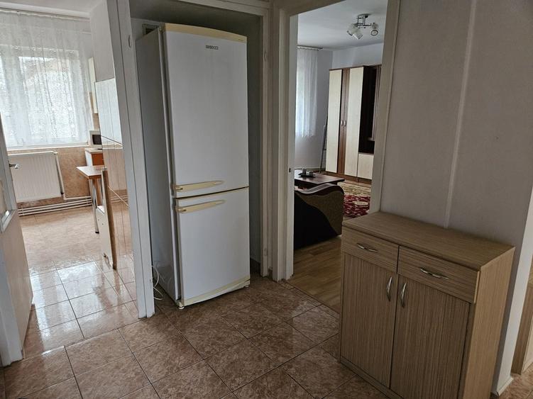 Apartament cu 3 camere decomandat în Micro 16
