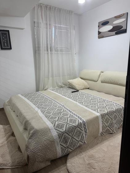 Apartament cu 3 camere decomandat în Fundeni