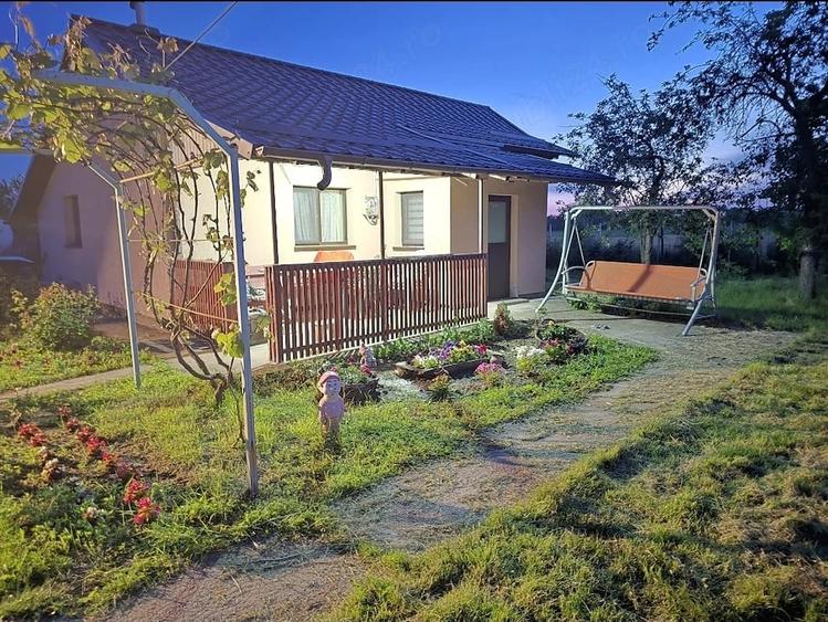 Casă cu 2 camere cu Teren 4200 Mp în Mozăceni