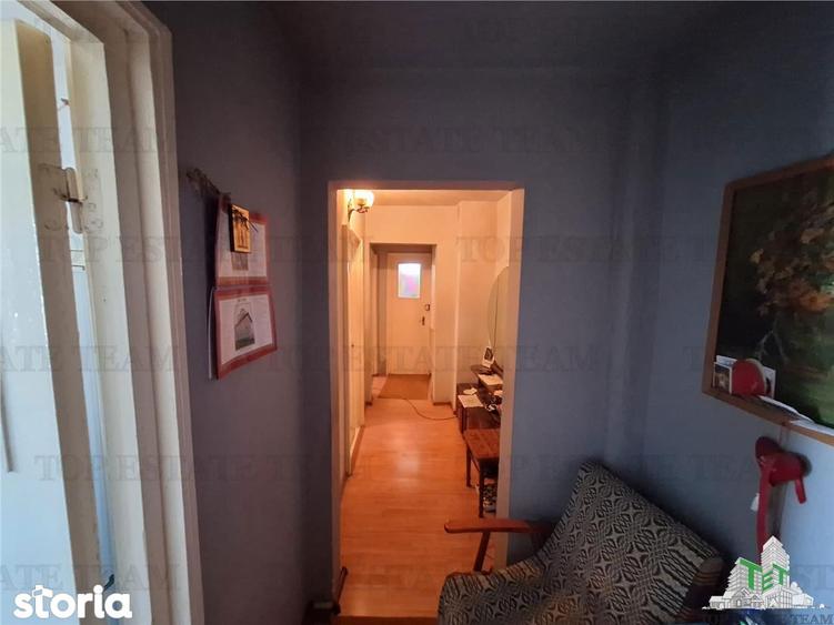 Apartament cu 4 camere decomandat în Viziru 1