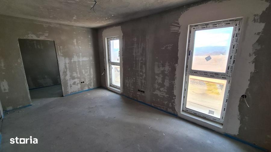 Casă cu 5 camere cu Teren 220 Mp în Dâmbul Rotund