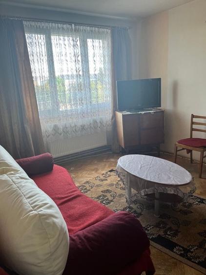 Apartament cu 3 camere semidecomandat în Est