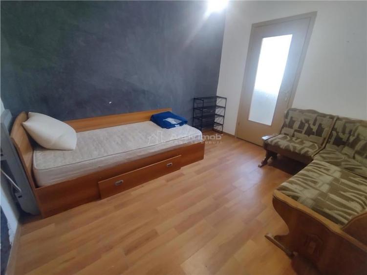 Apartament cu 2 camere decomandat, mobilat în Oravița
