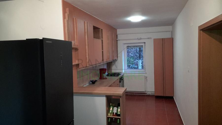 Apartament cu 2 camere decomandat, mobilat în Răcădău