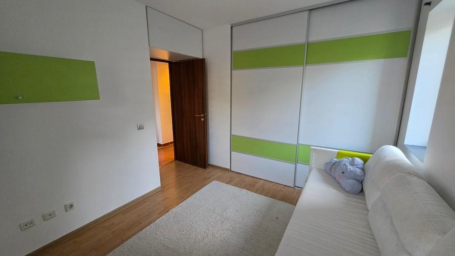 Apartament cu 3 camere decomandat, mobilat în Băneasa