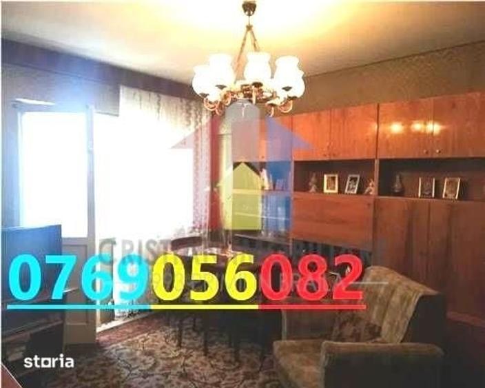 Apartament cu 3 camere decomandat în Radu Negru