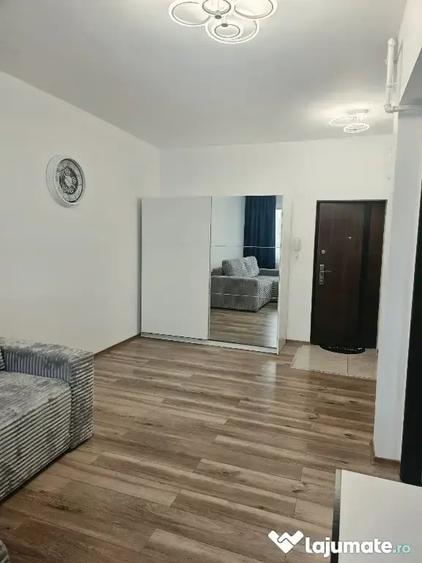 Garsonieră decomandată în Central
