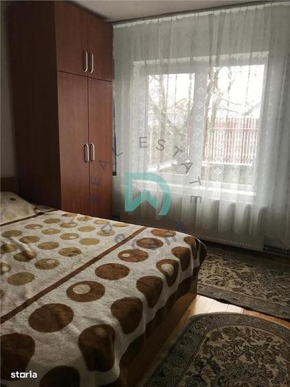 Casă cu 5 camere cu Teren 500 Mp în Stupini