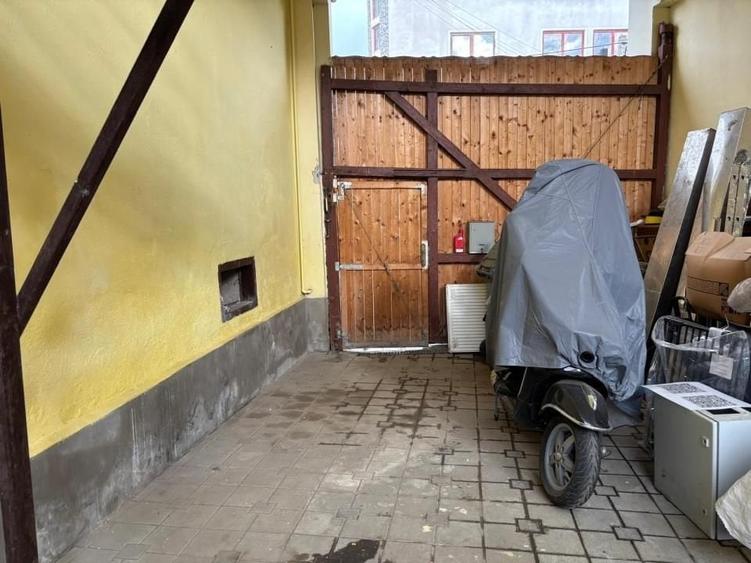 Casă cu 6 camere cu Teren 272 Mp în Râșnov