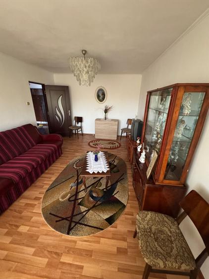 Apartament cu 2 camere decomandat în Vulturu