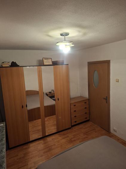 Apartament cu 3 camere decomandat în Prundu