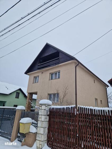 Casă cu 4 camere cu Teren 700 Mp în Recea