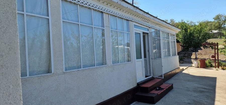 Casă cu 3 camere cu Teren 5000 Mp în Odaia Manolache