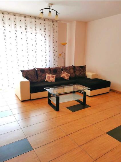Apartament cu 3 camere decomandat în Florești