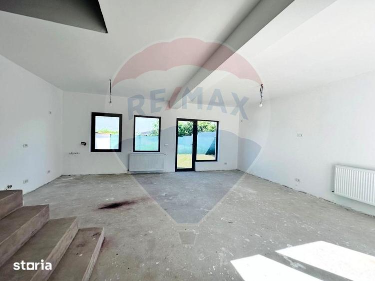 Casă cu 4 camere cu Teren 268 Mp în Crevedia
