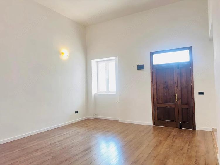 Apartament cu 3 camere semidecomandat în Ultracentral