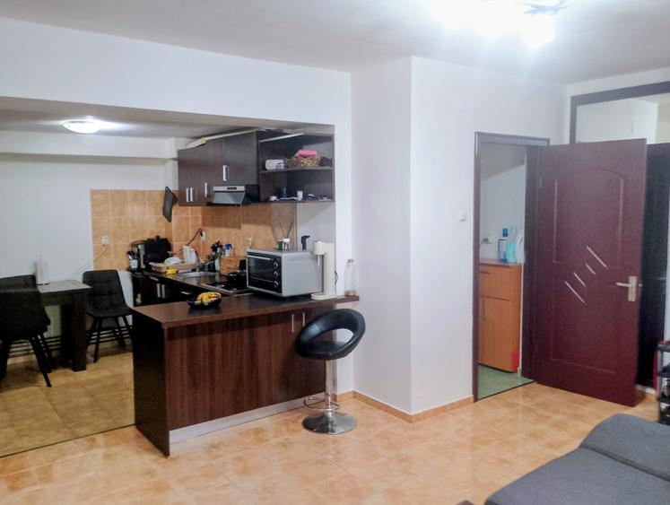 Apartament cu 3 camere în Telegrafului
