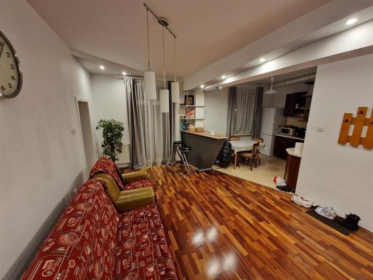 Apartament cu 2 camere semidecomandat, mobilat în Județean