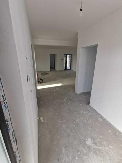 Casă cu 4 camere în Vânători