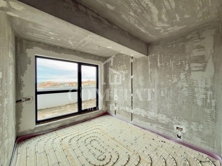Apartament cu 4 camere semidecomandat în Zorilor