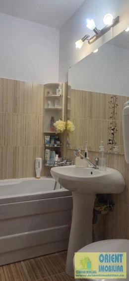 Apartament cu 4 camere semidecomandat în Tomis Nord