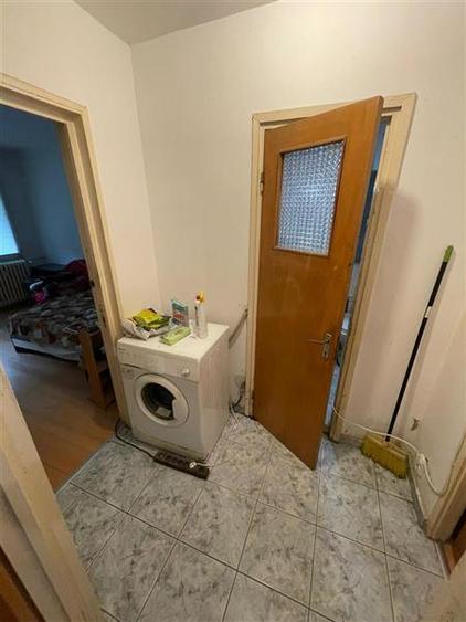 Apartament cu 3 camere semidecomandat în Berceni